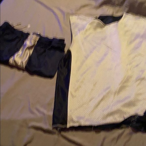 Shorts and shirt outfit - Picture 4 of 5